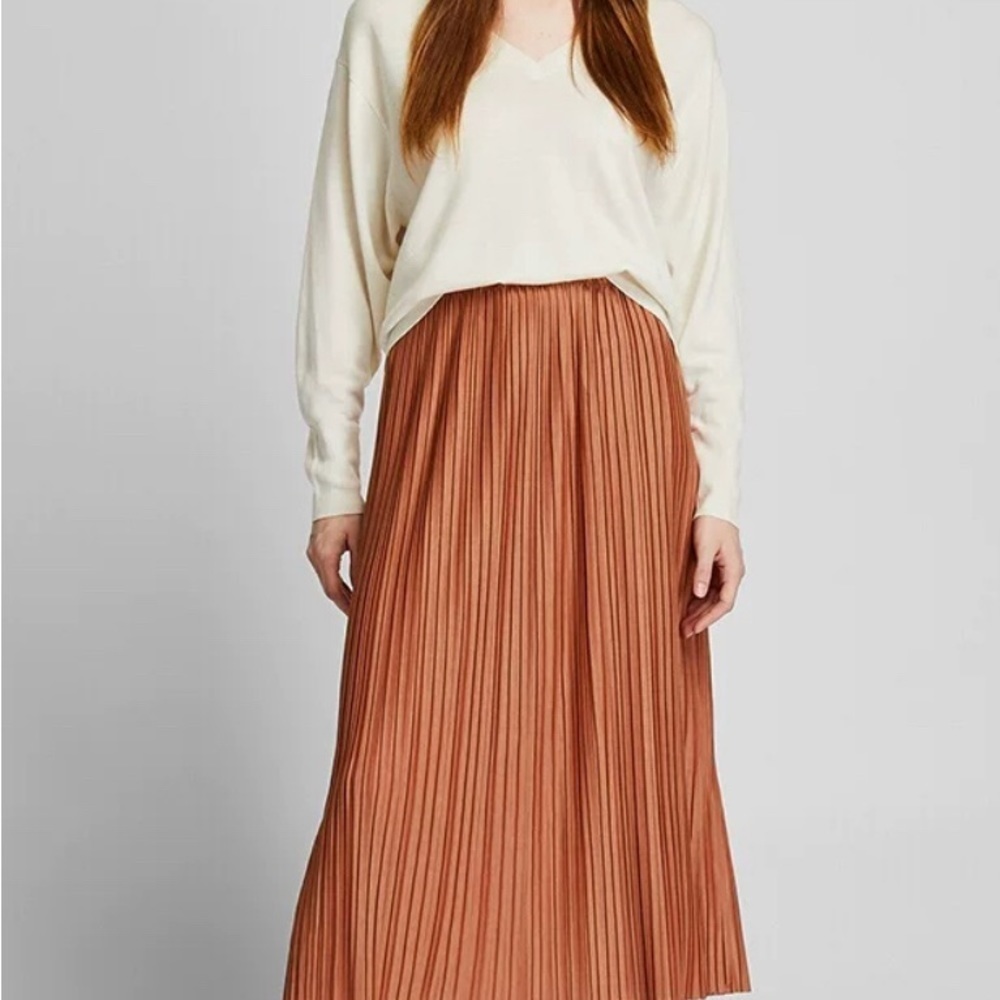 Elegant Tan Pleated Skirt